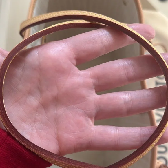 Brand new never used Louis Vuitton Blue and White Shoulder Bag Neverfull MM - Picture 6 of 15